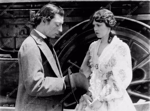 Buster Keaton Marion Mack in the silent film The General photo 2363-32