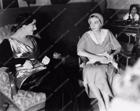 candid Lynn Fontanne Zasu Pitts behind the scenes The Guardsman 2445-34