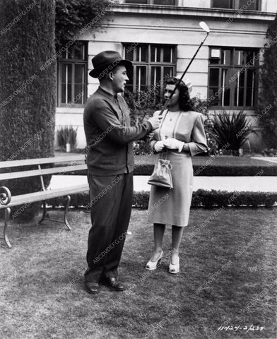 Bing Crosby and golf club Mary Hatcher behind the scenes Variety Girl 2525-23