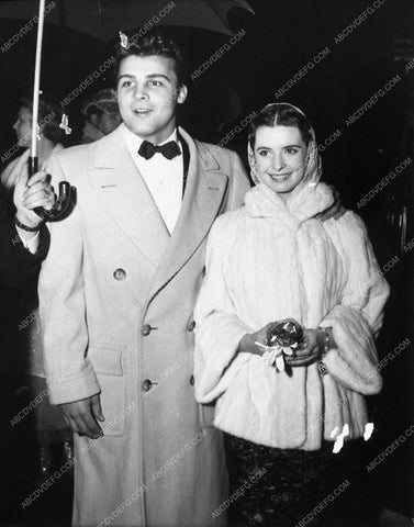 candid Margaret O'Brien and date caught by papparazi 2525-26