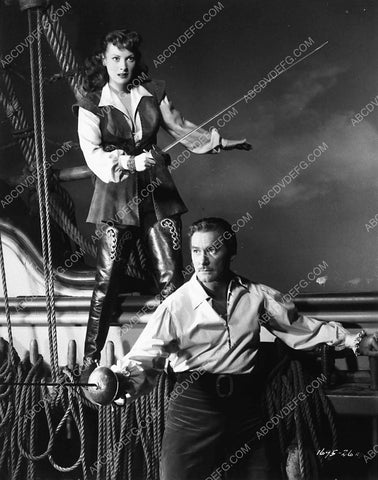 Maureen O'Hara Errol Flynn swords drawn film Against All Flags 2528-27