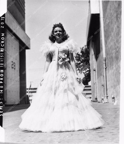 Judy Garland wardrobe shot MGM backlot cool photo 2536-05