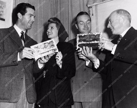 candid Fred MacMurray Rita Hayworth Bob Hope C.B. DeMille 2715-08