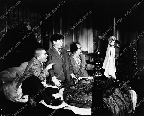 3 Stooges Curly Moe Larry and a flying skull short subject 2717-05
