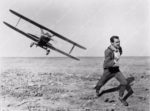 Cary Grant being chased by cop duster North By Northwest 2722-22