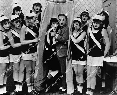 Bobby Vernon Gloria Swanson Phyllis Haver & bathing beauties silent film Whose Baby 2729-18