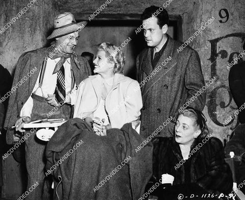 candid Joseph Cotton Rita Hayworth Orson Welles on set 2753-10