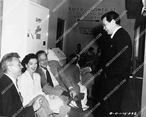candid Rosalind Russell and Orson Welles at Columbia Studios Gower St 2753-11
