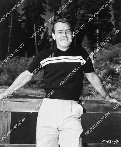 Alan Ladd enjoying the sunshine 2754-34