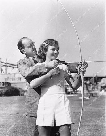 Pete Smith & MGM starlett doing archery short subject Follow the Arrow 2764-24