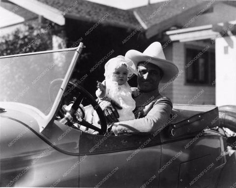 Tom Mix with baby in car 2786-12