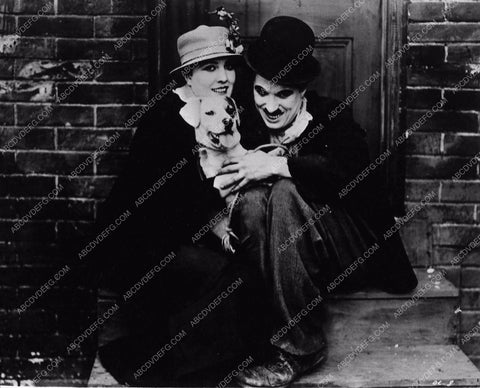 Charles Chaplin Edna Purviance silent comedy A Dog's Life 2813b-04