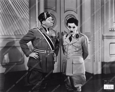 Charles Chaplin Jack Oakie film The Great Dictator 2813b-08