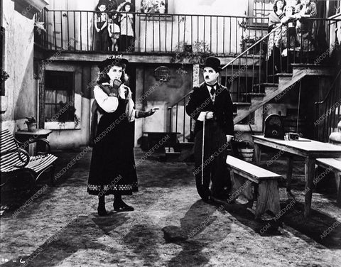 Charles Chaplin Paulette Goddard film The Great Dictator 2813b-09