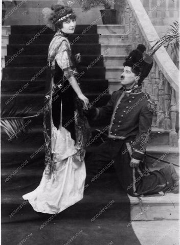 Charles Chaplin Agnes Ayres silent film short His New Job 2813b-11