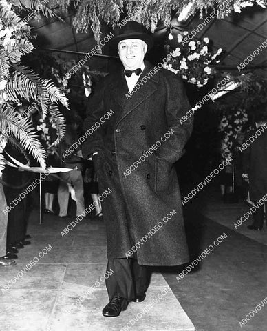 2926-021 music Dimitri Tiomkin arrives at some film premiere 2926-021