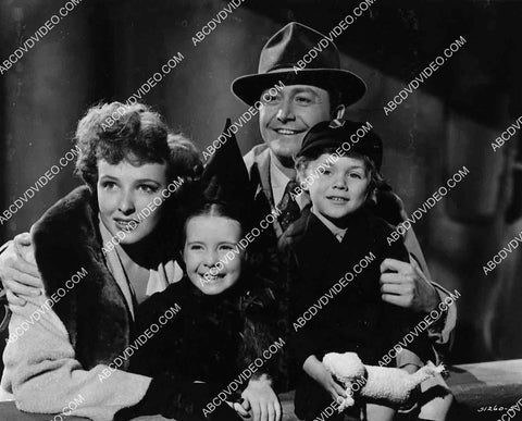 2959-001 Robert Young, Laraine Day, Margaret O'Brien, George Aldwin film Journey for Margaret 2959-001