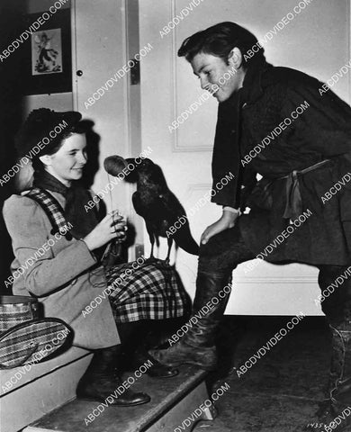 2959-003 candid Margaret O'Brien, Brian Roper w crow on set film The Secret Garden 2959-003