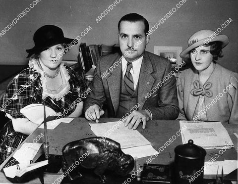 2959-019 Mary Miles Minter signing movie contract I think 2959-019