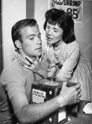 William Shatner Patricia Breslin TV The Twilight Zone ep Nick of Time 2988-23