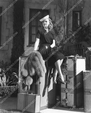 Betty Grable waits for the uber driver to take her to the airport 3030-17