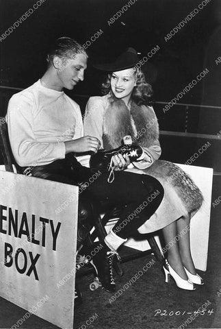 Betty Grable relegated to the penalty box at the roller rink 3031-20