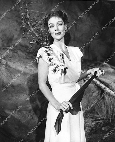 Loretta Young in great fashion 3040-07
