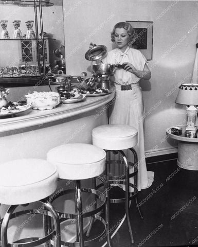 c 1936 Glenda Farrell candid at home 3052-19