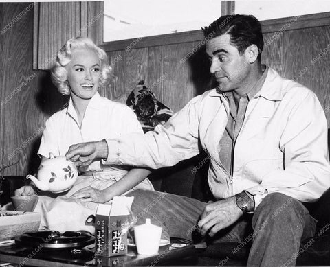 candid Mamie Van Doren Steve Cochran enjoying tea behind the scenes 3164-23