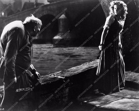 Charles Laughton Maureen O'Hara film The Hunchback of Notre Dame 3180-11
