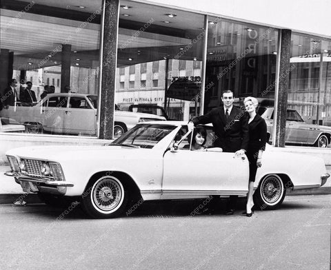 candid Sean Connery and his slick new automobile 3200-04