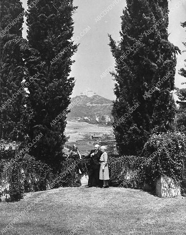 Cecil B. DeMille wife & grand daughter Griffith Park Observatory in background 3202-32