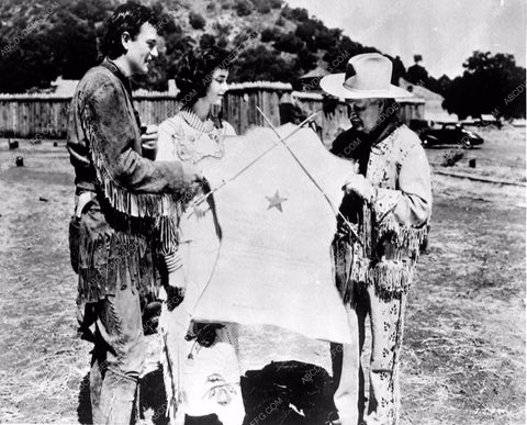 John Wayne Jennifer Jones 3218-12