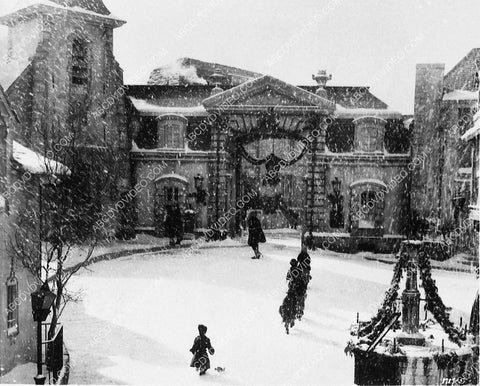 playing in the snow film The Wonderful World of the Brothers Grimm 3220-03