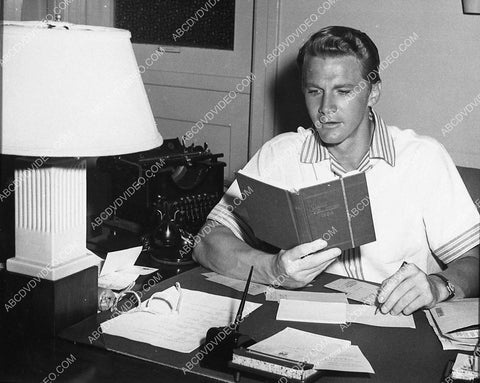 great candid Steve Forrest at home at his desk 3259-32