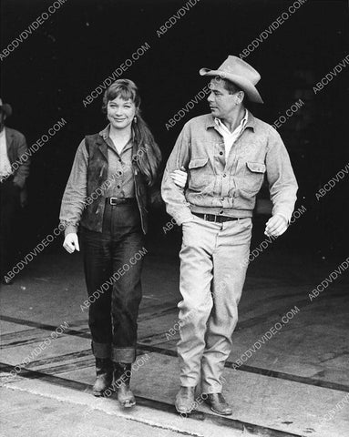 candid Glenn Ford Shirley MacLaine on set film The Sheepman 3273-02