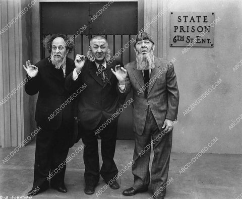3 Stooges Moe Larry Curly as old men 3275-36