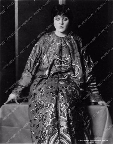 Theda Bara portrait in kimono 3389-18