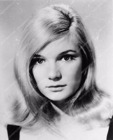 Yvette Mimieux portrait 3406-19