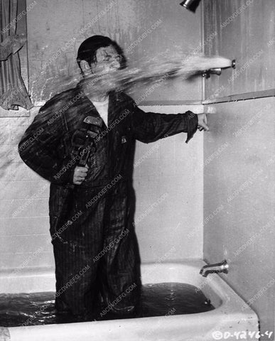 Three Stooges Shemp Howard fixing the shower Scheeming Scheemers 3414-10