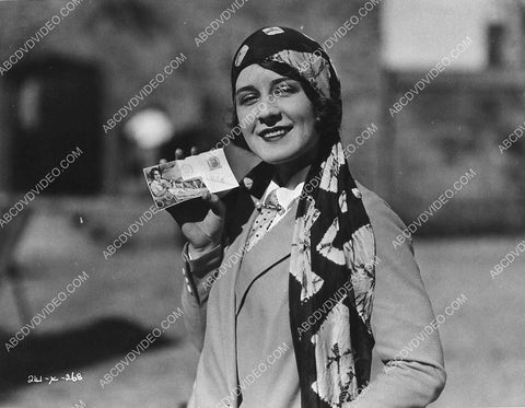candid Norma Shearer gets a poastcard on set silent film The Devil's Circus 3417-05