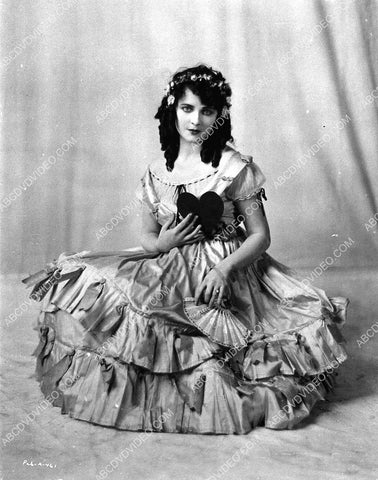 beautiful Jacqueline Logan w fan and Valentine heart 3417-27