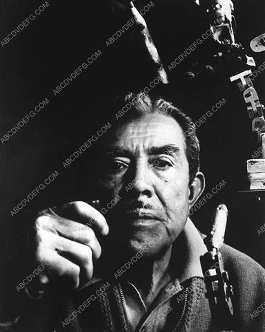 special fx guru Marcel Delgado w armature for original King Kong monsters 3519-08