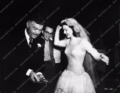 Orson Welles Loretta Young behind the scenes The Stranger 3573-20
