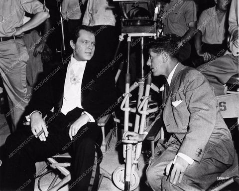 Orson Welles behind the scenes Follow the Boys 3573-32