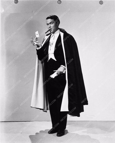 Orson Welles doing magic Follow the Boys 3573-33