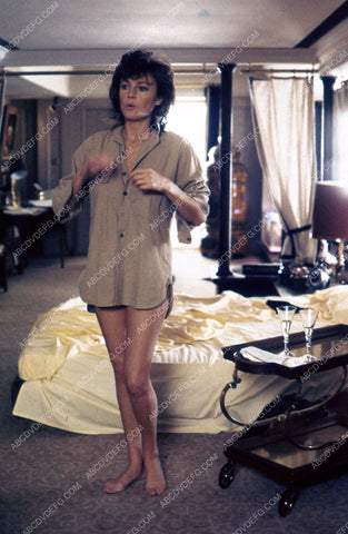 Jacqueline Bisset trying on a new shirt 35m-851
