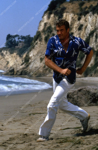 Lee majors running on the beach TV The Fall Guy 35m-10082