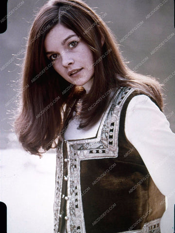 beautiful Genevieve Bujold outdoors pic 35m-1050