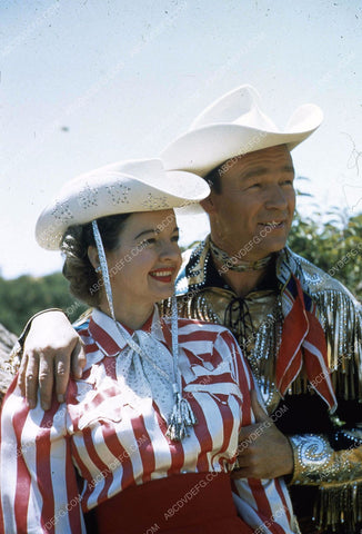 Roy Rogers Dale Evans cool outdoors pic 35m-11031